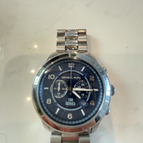 Michael Kors watch - Picture 3 of 5